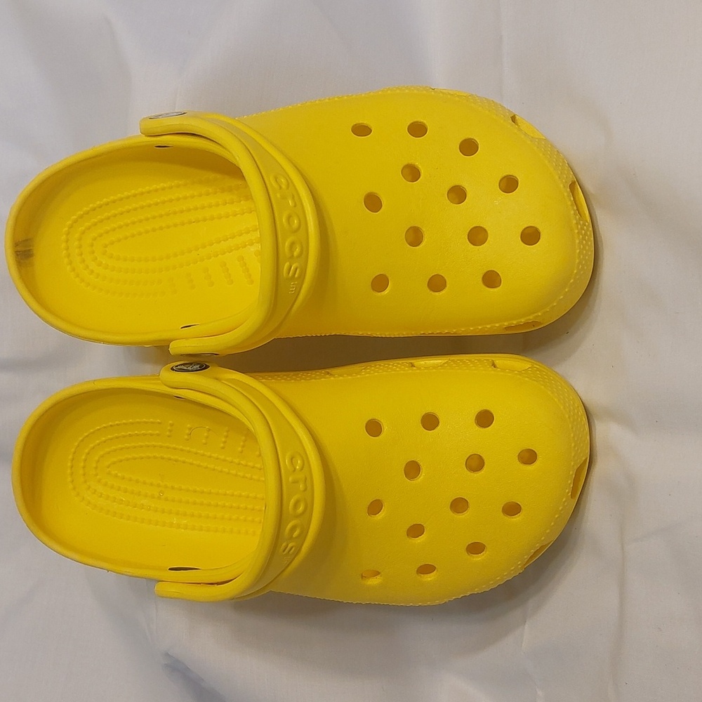 Size 7 Womens Yellow Crocs - Picture 2 of 6